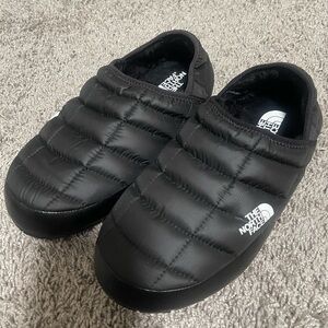 The North Face Black Puffer Mule Slippers new never worn